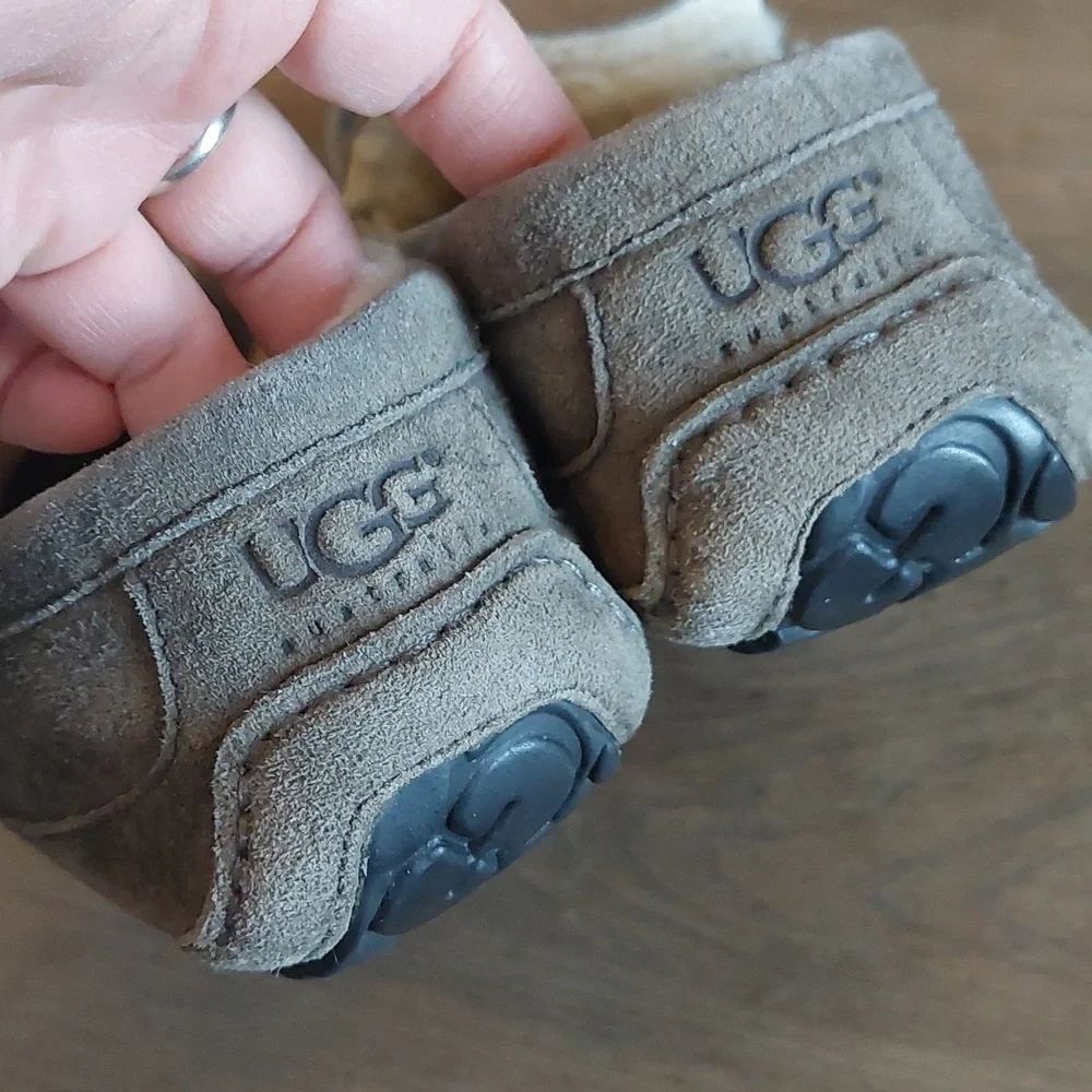 UGG Slippers - Picture 5 of 15